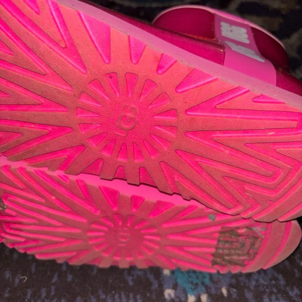 UGG Vibrant Pink Footwear - Picture 3 of 6
